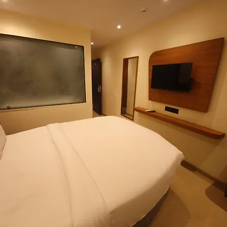 Lancaster Hotel 3*