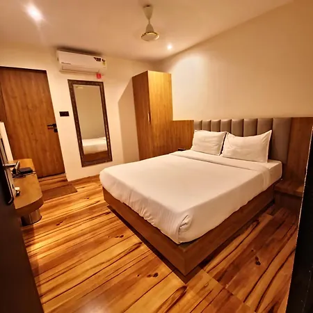 Lancaster Hotel 3*
