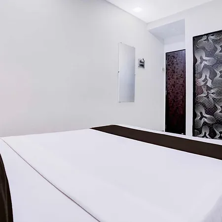 Townhouse Asalpha Near International Airport Hotel