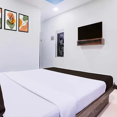 Hotel Townhouse Asalpha Near International Airport 3*