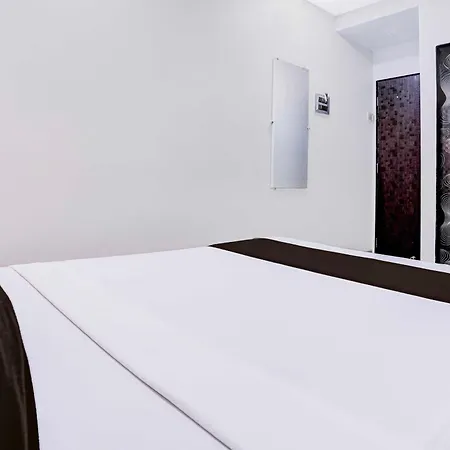 Townhouse Asalpha Near International Airport Hotel 3*