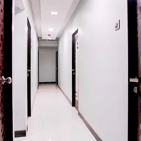 Hotel Townhouse Asalpha Near International Airport
