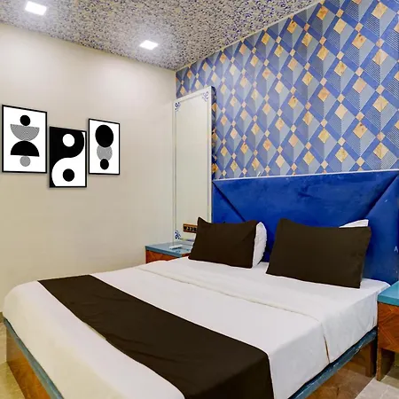 O Versova Hotel 3*