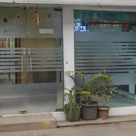 Hotel O Versova 3*