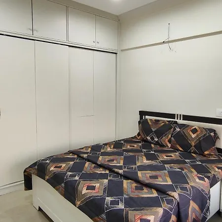 1 Bhk In The Heart Of Bandra Apartment *