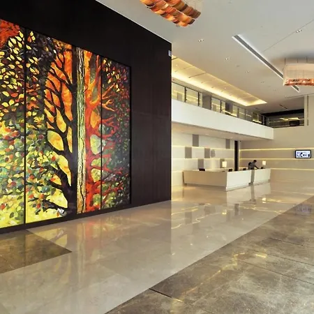 Hotel International Airport By Ihg 5*