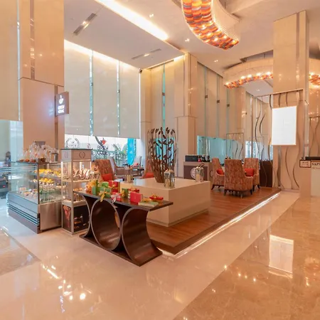 International Airport By Ihg Hotel 5*