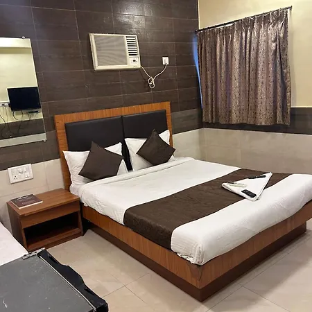 Lucky Bandra Hotel 3*