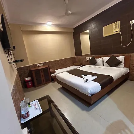 Lucky Bandra Hotel 3*