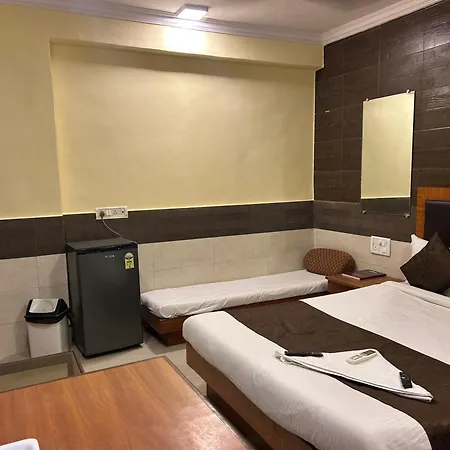 Hotel Lucky Bandra 3*