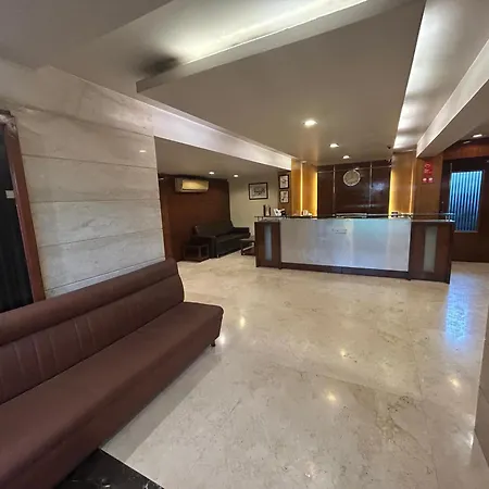 Hotel Lucky Near Nesco Mumbai