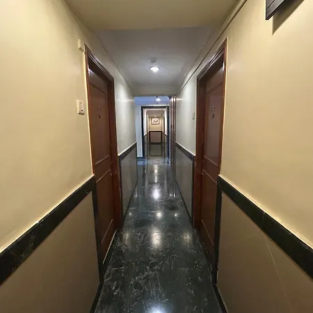Hotel Hotel Lucky Near Nesco
