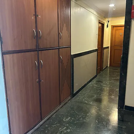 Hotel Lucky Near Nesco
