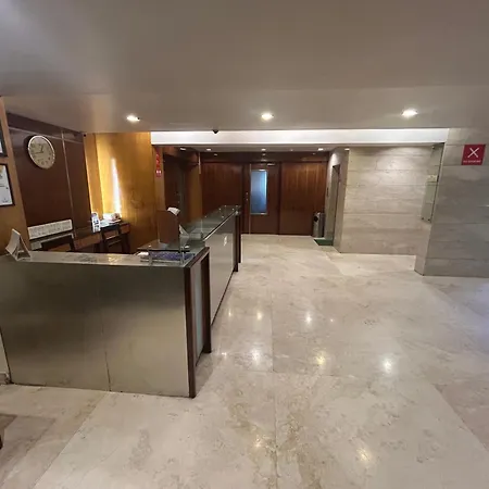 Hotel Lucky Near Nesco Hotel Mumbai