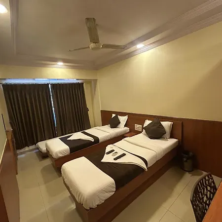 Hotel Hotel Lucky Near Nesco