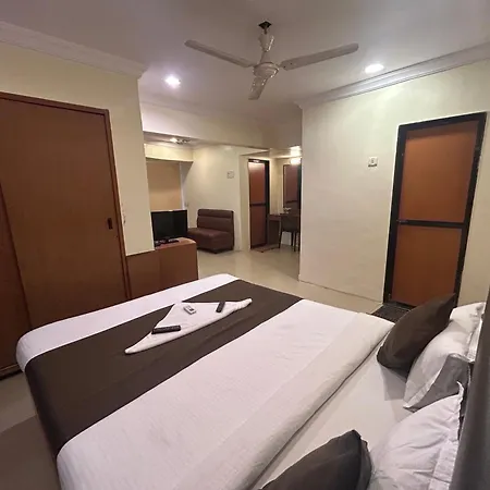 Hotel Lucky Near Nesco Mumbai