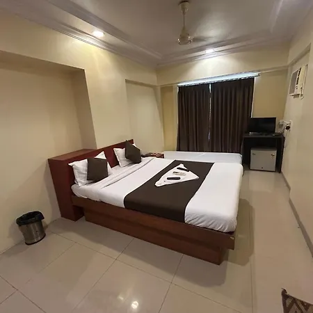Hotel Lucky Near Nesco 3*