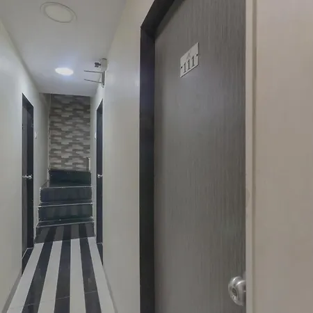 O By Oyo Ak Palace Near Chhatrapati Shivaji International Airport 3*