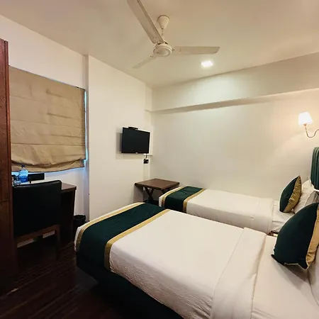 Hotel J And Banquets 3*