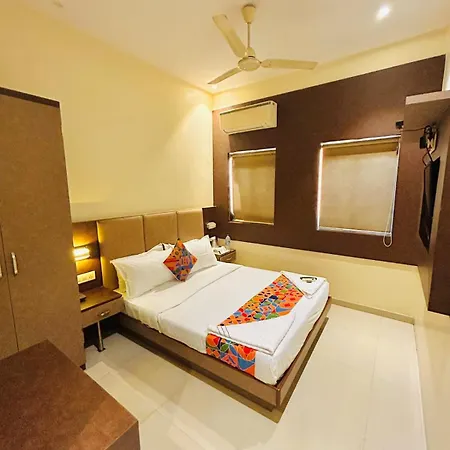 West Inn-near International Airport Hotel 3*