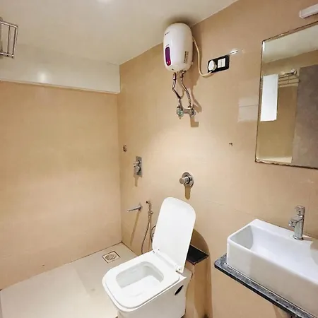 West Inn-near International Airport Hotel