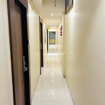 West Inn-near International Airport Hotel 3*