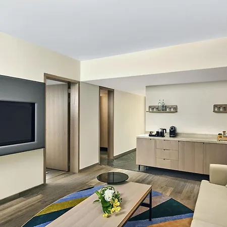 Hotel Novotel International Airport 5*