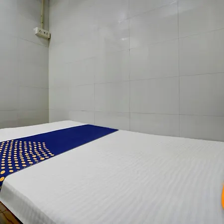 Hotel O Gulzar Masjid Bunder Railway Station Hotel 3*