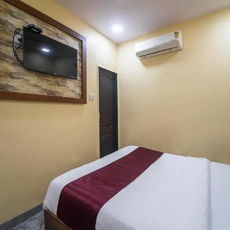 Fabhotel Aai Om Residency Hotel *