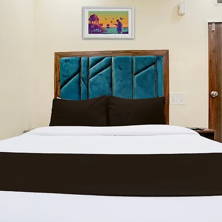 Hotel Fabhotel Aai Om Residency *