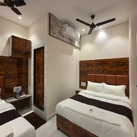 Powai Palace 3*