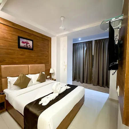 Palm Breeze - Colaba