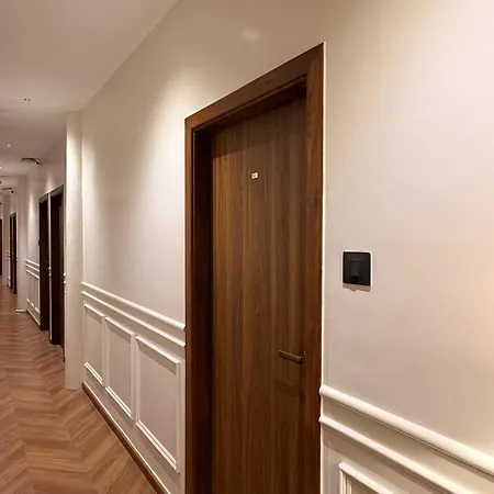 Palm Breeze - Colaba Hotel
