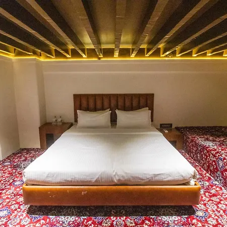 Hotel White Pearl - Colaba