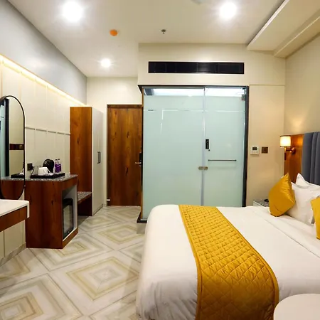 Breeze Bay Ex - Near Us Consulate, Bkc Hotel 2*