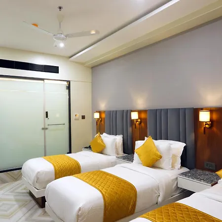 Breeze Bay Ex - Near Us Consulate, Bkc Mumbai