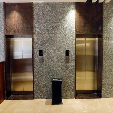 Breeze Bay Ex - Near Us Consulate, Bkc Hotel 2*
