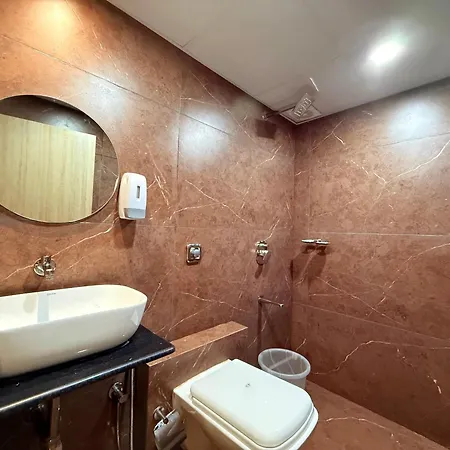 Riza Nesco Exhibition Centre Goregoan Hotel 3*