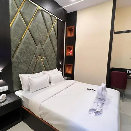 Sky By Glitz Nr Internatinational Airport Hotel Mumbai
