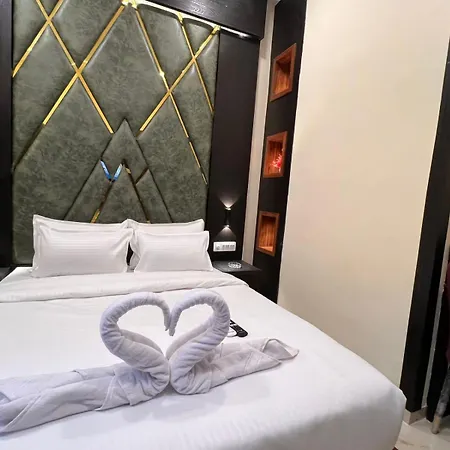 Hotel Sky By Glitz Nr Internatinational Airport Mumbai