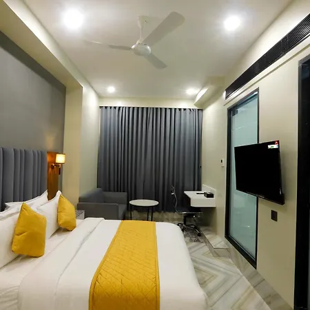 Hotel Breeze Bay Ex - Near Us Consulate, Bkc