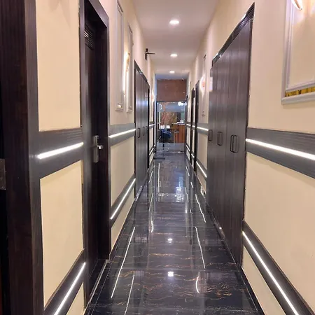 Hotel Sky By Glitz Nr Internatinational Airport Mumbai