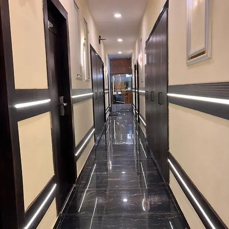 Sky By Glitz Nr Internatinational Airport 3* Mumbai