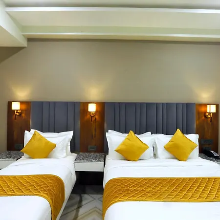 Hotel Breeze Bay Ex - Near Us Consulate, Bkc