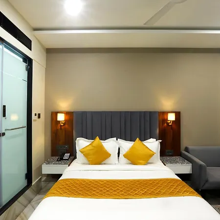 Hotel Breeze Bay Ex - Near Us Consulate, Bkc