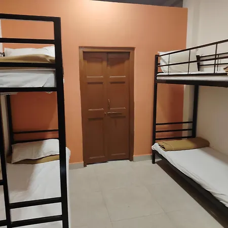 Omkar Regency Ac Goregaon West Guest house