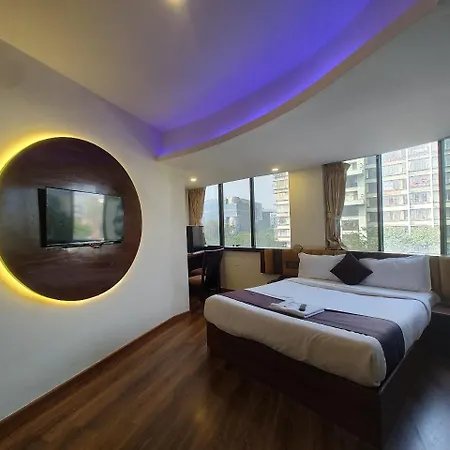 Glitz The Rio - Nr Solitaire Corporate Business Park Guest house