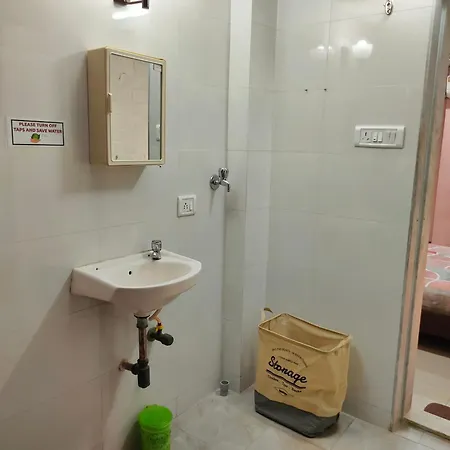 Ivory Room, Ac, Smart Tv, Ensuite, Independent Homestay Mumbai