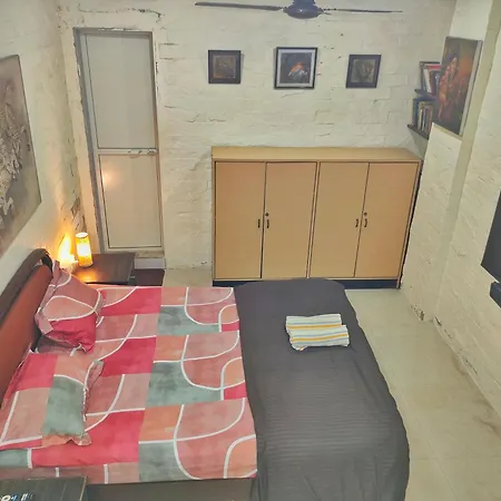 Ivory Room, Ac, Smart Tv, Ensuite, Independent Homestay Mumbai
