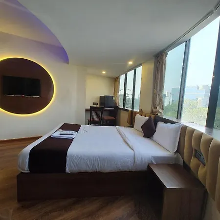 Guest house Glitz The Rio - Nr Solitaire Corporate Business Park 2*
